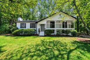 5902 Cumming Hwy in Canton, GA - Building Photo