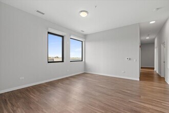 1900 W Lawrence Ave in Chicago, IL - Building Photo - Building Photo