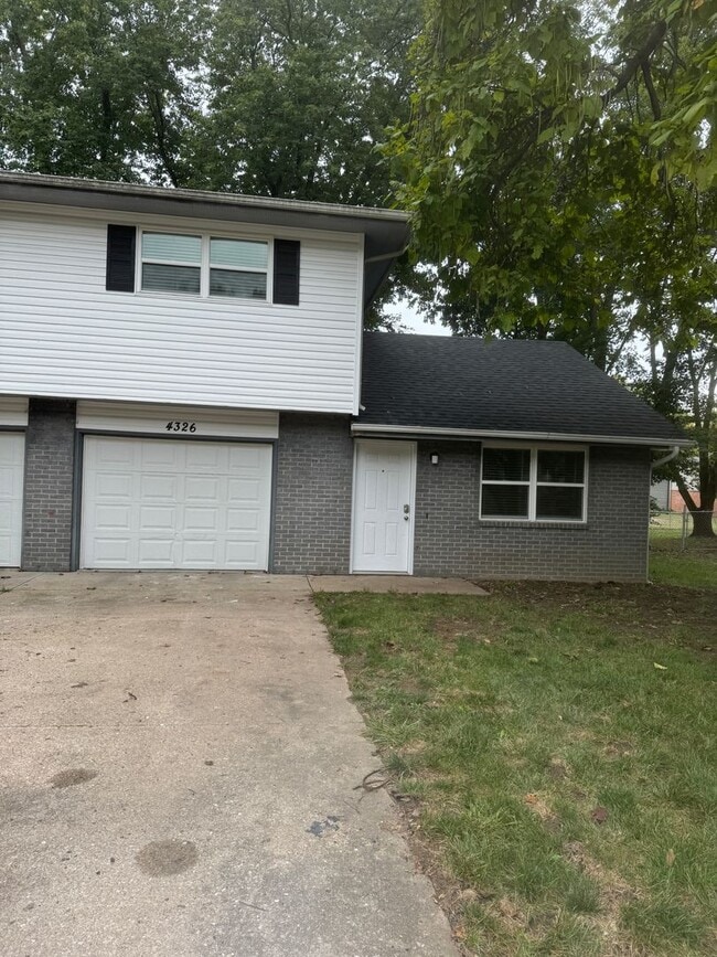 4326 W Bethany Dr in Columbia, MO - Building Photo - Building Photo