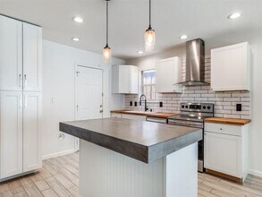 1951 Bayside St in Dallas, TX - Building Photo - Building Photo