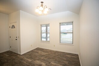 324 SW 147th St in Oklahoma City, OK - Foto de edificio - Building Photo