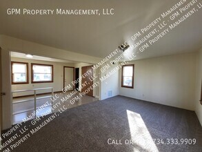 2210 Delton Ct in Westland, MI - Building Photo - Building Photo