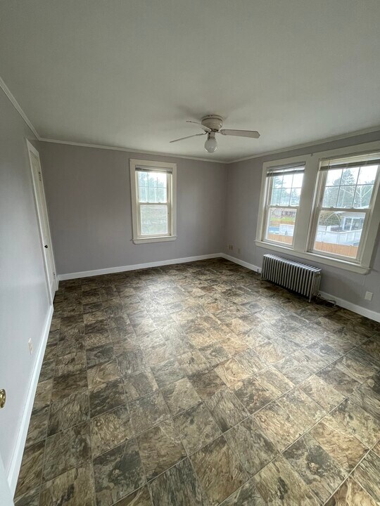 21 Dingley St in Lewiston, ME - Building Photo