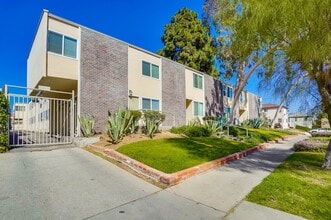3715 W. 27th St in Los Angeles, CA - Foto de edificio - Building Photo
