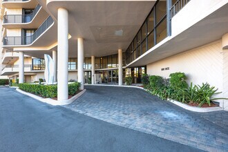 3610 S Ocean Blvd in South Palm Beach, FL - Building Photo - Building Photo