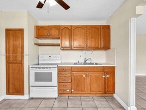 5611 SW 37th St in Davie, FL - Building Photo - Building Photo