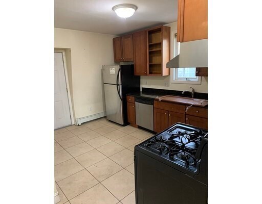 522 Saratoga St in Boston, MA - Building Photo - Building Photo