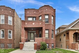 5250 W Grace St in Chicago, IL - Building Photo