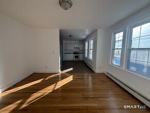 292 Ridgefield Ave in Bridgeport, CT - Foto de edificio - Building Photo