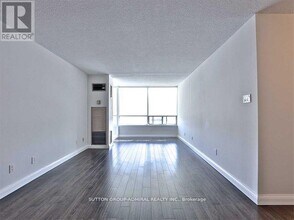 120 Promenade Cir in Vaughan, ON - Building Photo - Building Photo