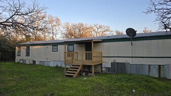 8315 Burleson Manor Rd in Manor, TX - Building Photo