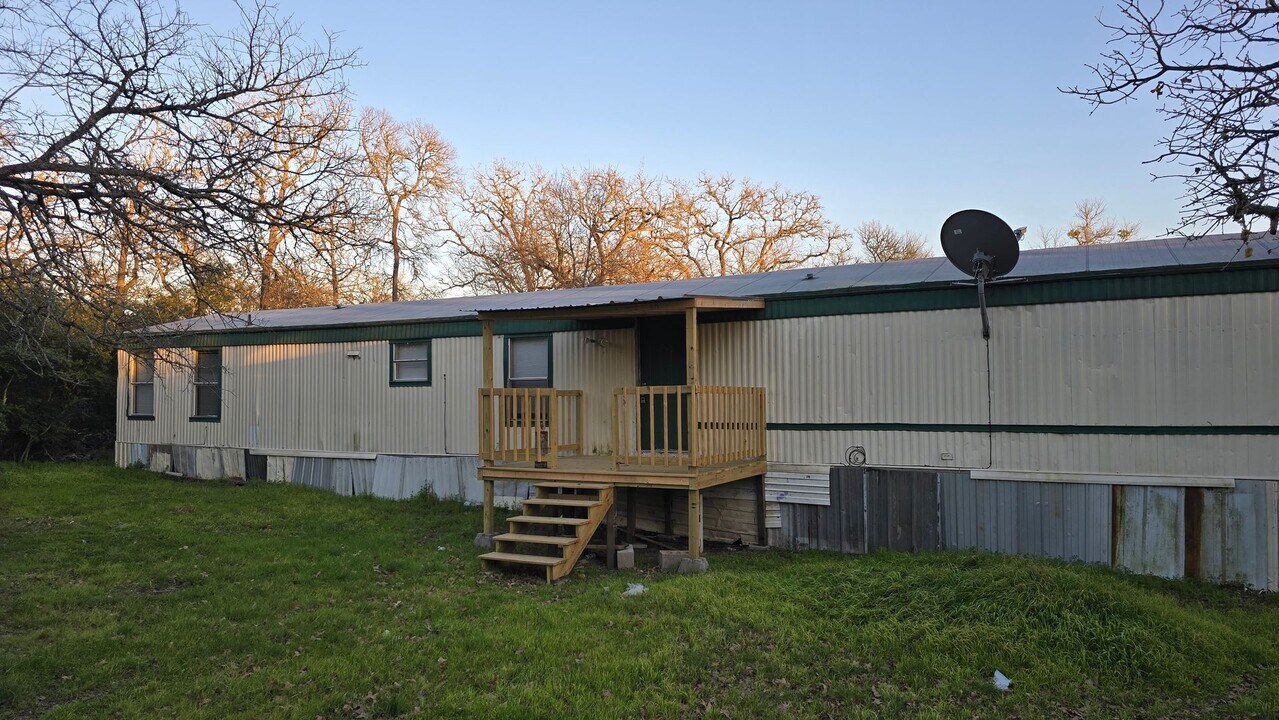 8315 Burleson Manor Rd in Manor, TX - Building Photo