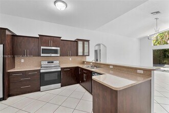 8943 SW 212th Ln in Cutler Bay, FL - Building Photo - Building Photo