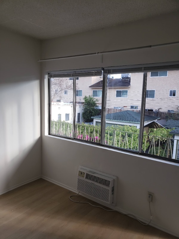 1713 Scott Rd, Unit #15 in Burbank, CA - Foto de edificio - Building Photo