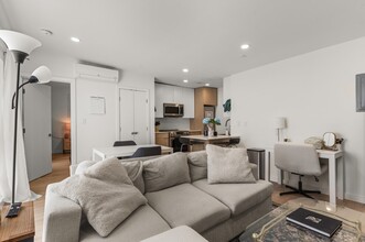 11 Parker Hill Avenue in Roxbury, MA - Foto de edificio - Building Photo