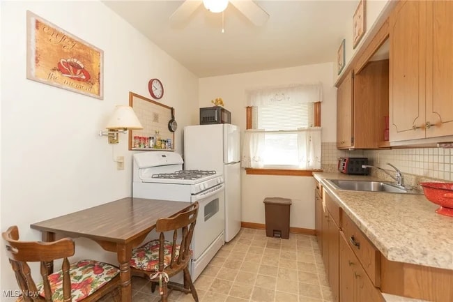 5918 Ira Ave in Cleveland, OH - Foto de edificio - Building Photo