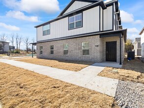 957 S Amarillo Ave, Unit 957-2 in Fayetteville, AR - Foto de edificio - Building Photo