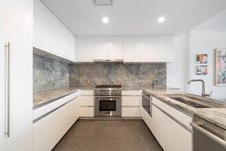 320 Adolphus Ave in Cliffside Park, NJ - Building Photo - Building Photo