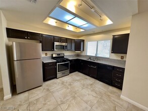 2519 Sungold Dr in Las Vegas, NV - Building Photo - Building Photo