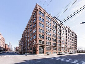 913 W Van Buren St, Unit 6C in Chicago, IL - Building Photo