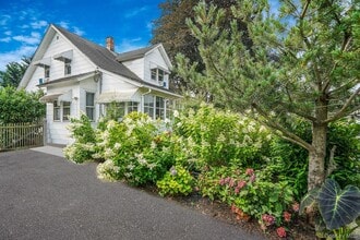 196 Melville Rd in Farmingdale, NY - Building Photo - Building Photo