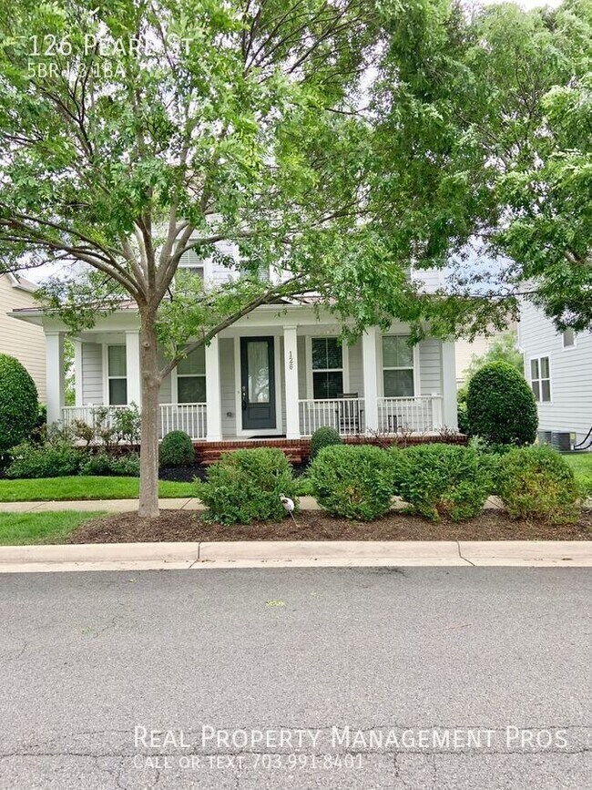 126 Pearl St in Herndon, VA - Building Photo - Building Photo