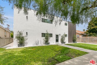 2401 S Sycamore Ave in Los Angeles, CA - Building Photo - Building Photo