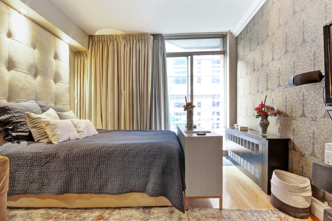 184 Thompson St in New York, NY - Building Photo