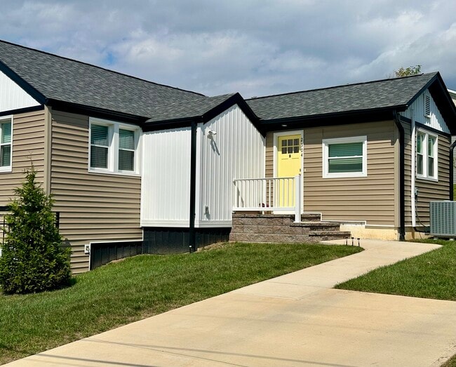 2304 Belle Ave NE, Unit B in Roanoke, VA - Building Photo - Building Photo
