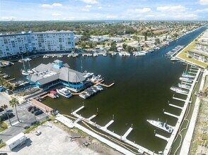 4518 Garnet Dr in New Port Richey, FL - Building Photo - Building Photo