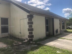 20641 SW 119th Ct in Miami, FL - Building Photo - Building Photo