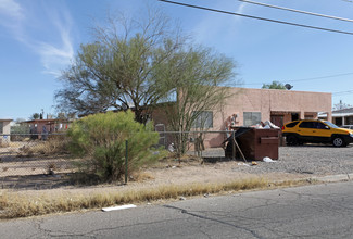 Tri-plex, SFR and Duplex in Tucson, AZ - Foto de edificio - Building Photo