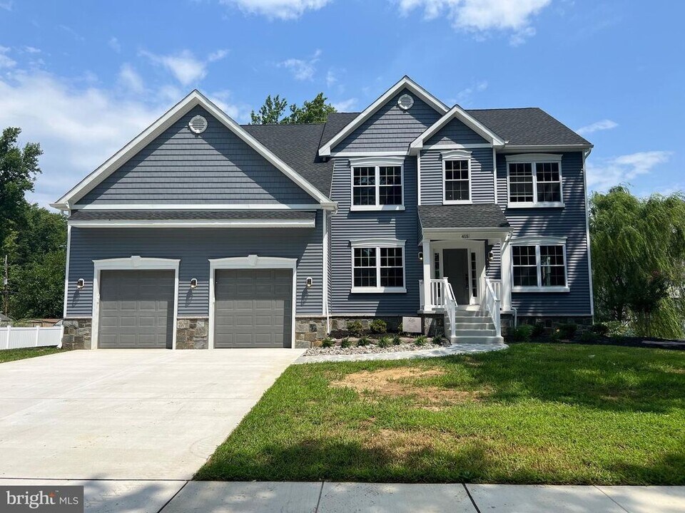 415 Poplar Ave in Woodbury Heights, NJ - Building Photo