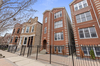 2033 W Huron St, Unit 1 in Chicago, IL - Building Photo - Building Photo