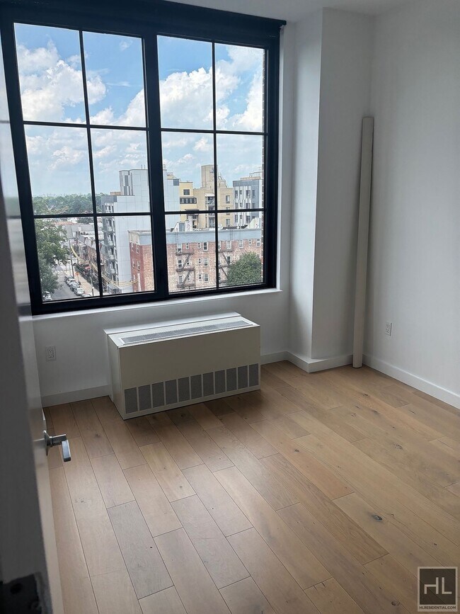 NORTHERN BOULEVARD in Queens, NY - Building Photo - Building Photo