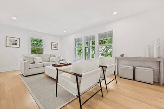20 Center Dr in Greenwich, CT - Building Photo - Building Photo