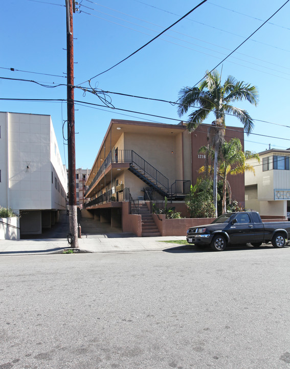 1216 N New Hampshire Ave in Los Angeles, CA - Building Photo