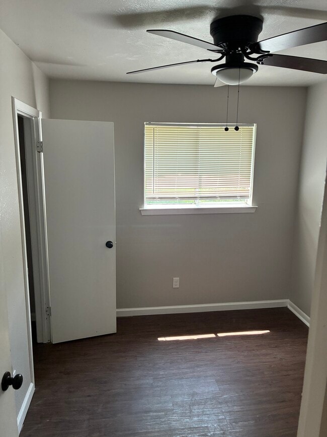 890 Lake St in Somerville, TX - Building Photo - Building Photo