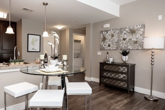 Circa 2020 in Redlands, CA - Foto de edificio - Interior Photo