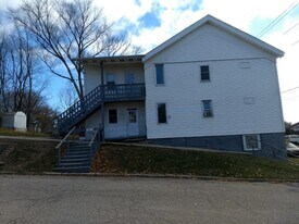 425 S 6th St in Stoughton, WI - Building Photo