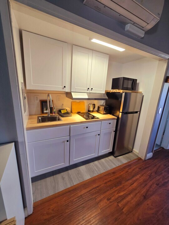 2471 E Canal Dr, Unit Sequoia studio in Turlock, CA - Building Photo