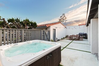 303 Esperanza in Newport Beach, CA - Building Photo - Building Photo