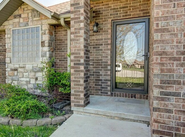 1382 S Cumberland Ave in Republic, MO - Building Photo - Building Photo
