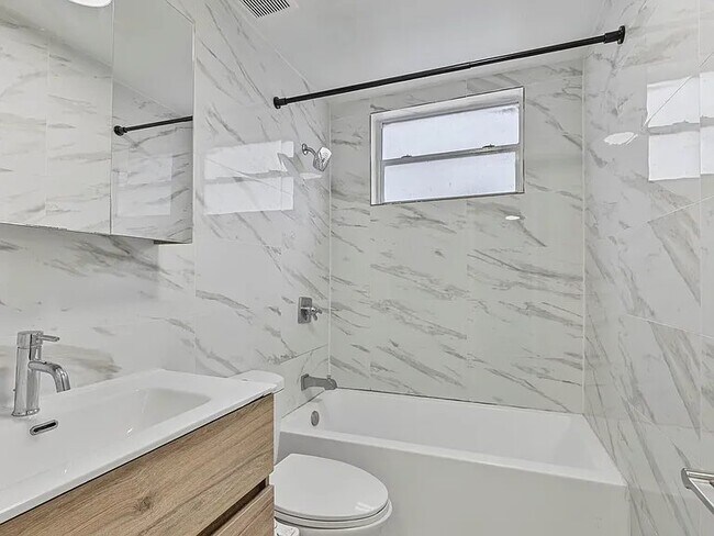 1315 NE Miami Ct, Unit Brickell - 1 Bedroom in Miami, FL - Building Photo - Building Photo