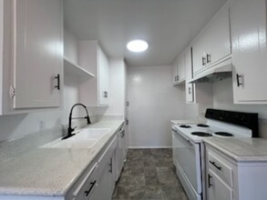 478 HUNT PK in Norwalk, CA - Foto de edificio - Interior Photo