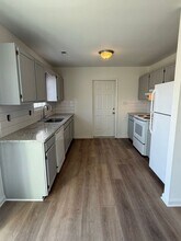 139 Parnell Rd in Hubert, NC - Foto de edificio - Building Photo