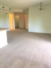 3420 N Old Arlington Heights Rd-Unit -401 in Arlington Heights, IL - Building Photo - Building Photo