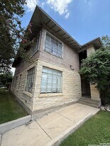 2057 W Summit Ave. in San Antonio, TX - Building Photo