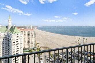700 E Ocean Blvd in Long Beach, CA - Building Photo - Building Photo
