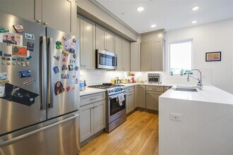 382 7th St in Jersey City, NJ - Building Photo - Building Photo